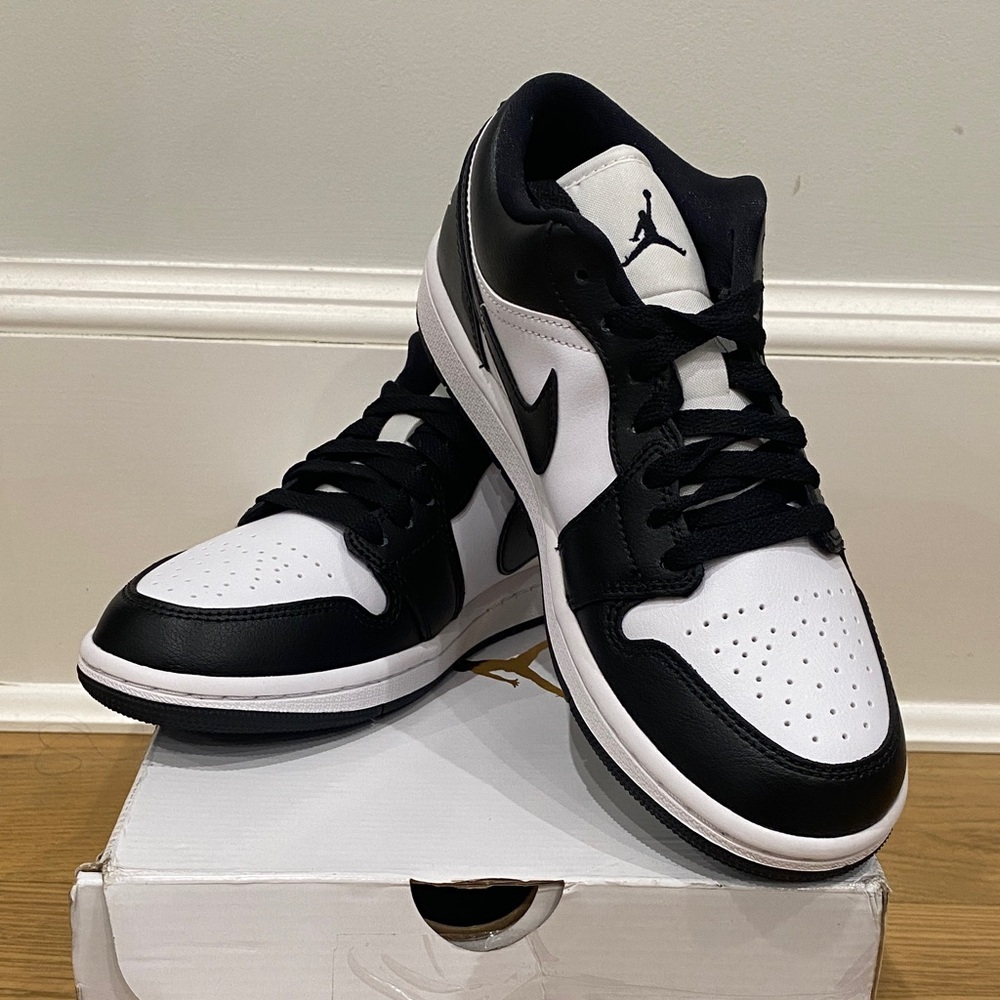 Jordan Women's Black and White Sneakers